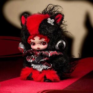 POP Mart Have a Good Run  Skull Panda Secret - Rising Star